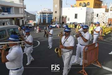 Lomo Magullo abraza la vida con la escultura homenaje a la Traída del Agua/Francisco Javier Santana y TA.